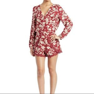 Jessica Simpson Romper Size Large. Never worn!